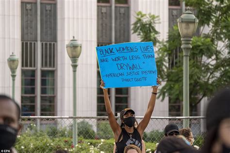 Protesters Harass Diners In Florida After Breonna Taylor Grand Jury