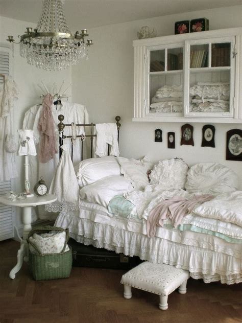 10 shabby chic décor ideas for small apartment owners: 30 Shabby Chic Bedroom Ideas - Decor and Furniture for ...