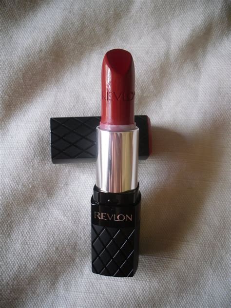 Beautifully Glossy Revlon Crimson Colourburst Lipstick