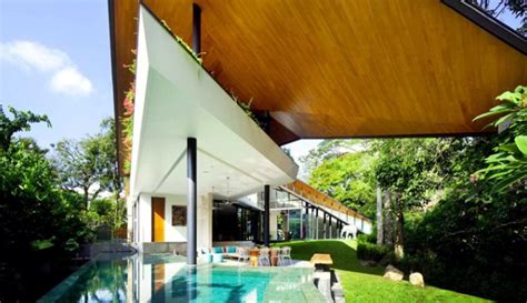 Modern House In Singapore With Trapezoid Shape On A Triangular Plot