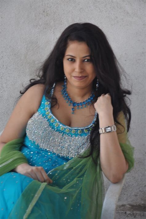 Anusha Tamil Actress Hot Pics Vaazhum Deivam Movie Launch