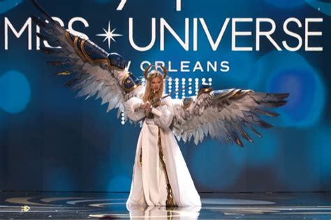 miss ukraine s affiche en guerrière sur la scène de miss univers