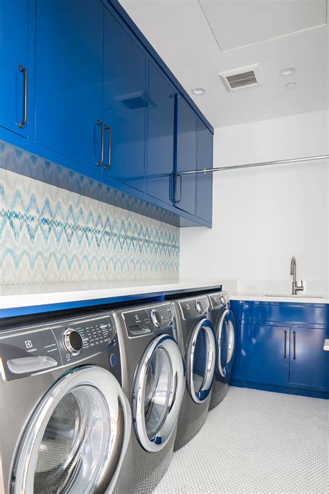 A Newport Beach Home That Merges Modern And Traditional Laundry Room