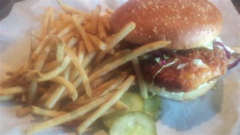 Latham house tavern opened in july 2016 and is located inside the dowds' country inn. Yard House Nashville Chicken Sandwich - YouTube