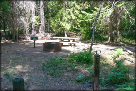 Umpqua National Forest Deer Flat Group Campground