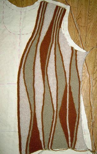Knitting may be done by hand or by machine. Мастер класс Азы swing-knitting (поворотное вязание ...