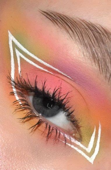 Latest Eye Makeup Trends You Should Try In 2021 Soft Paste White Lines