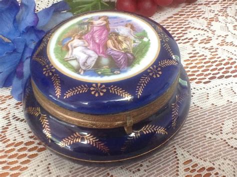 Vintage Porcelain Round Trinket Box With Hinged Lid C Gem