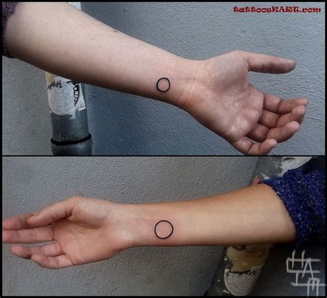 Black Outline Circle Tattoo On Wrist Circle Tattoos Circle Tattoo