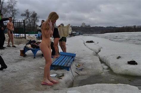 画像ロシアの寒中水泳に集まった美少女たちがエロすぎる ポッカキット