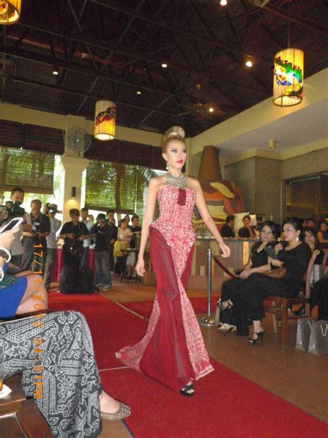 But they are all artistic expressions of the iban weaver that come to them in dreams. News Update !: Sarawak Hi Tea Fashion Show