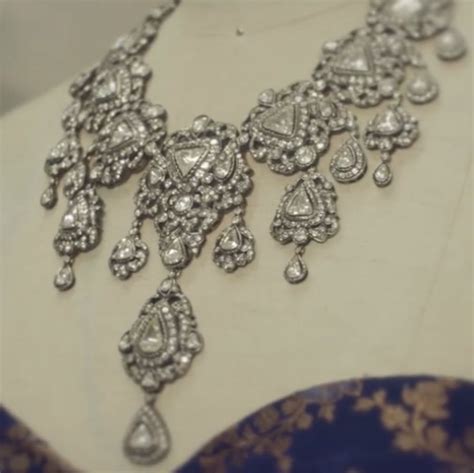 Priyanka Chopra Wears 113 Carat Diamond Necklace To Wedding Reception