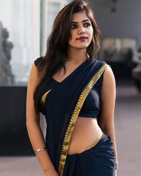 Super Hot Indian Girls In Beautiful Saree