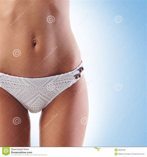 corps sexy d une jeune femme posant dans des culottes blanches image stock image du fond