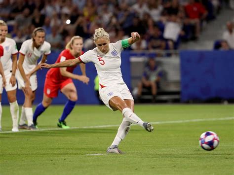 Usa Vs England Captain Steph Houghton Heartbroken After Penalty Miss