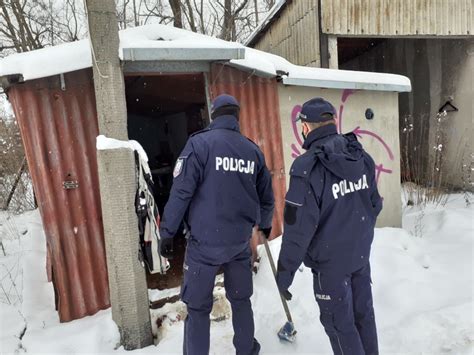 Dzielnicowi Kontroluj Miejsca Gdzie Mog Przebywa Osoby Kt Rych