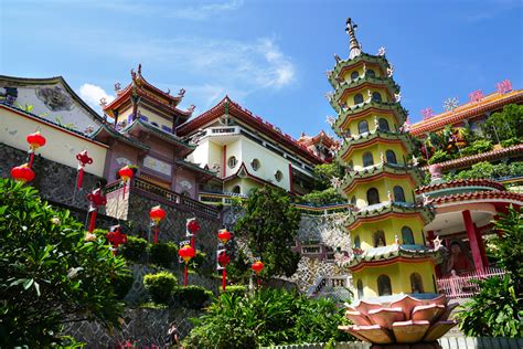 The major festival is the chinese new year (lunar new year) and is celebrated in an elaborate manner. Kek Lok Si Temple, Penang ~ LillaGreen