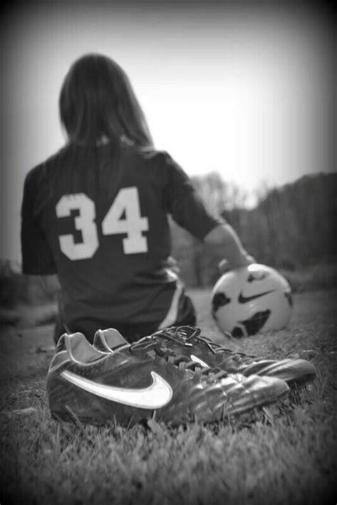 pin by yahiko paîn on futbol women soccer senior pictures soccer photography soccer pictures