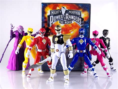 Zordon's assistant alpha 5 sends the rangers to the distant the rangers (rocky desantos, adam park, billy cranston, aisha campbell, kimberly hart, and tommy oliver) participate with bulk and skull in a. Legacy Mighty Morphin Power Rangers Movie White Ranger ...
