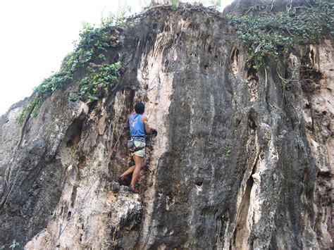 Panjat Tebing Di Bukit Pantai Siung Gunung Kidul D I Yogyakarta
