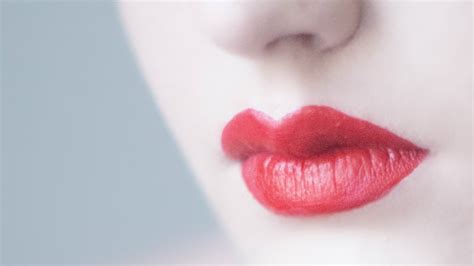 Eigentlich sind die lippen kaum mit talgdrüsen ausgestattet, der gewöhnlichen „brutstätte für pickel, mitesser und akne. Pickel an der Lippe: Ursachen und die richtige Behandlung