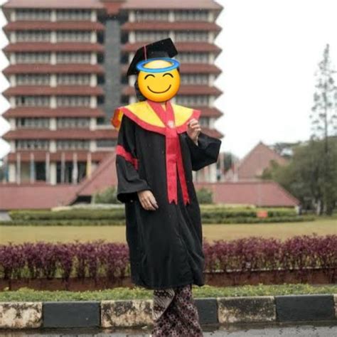 Jual Toga Wisuda Ui Universitas Indonesia Shopee Indonesia