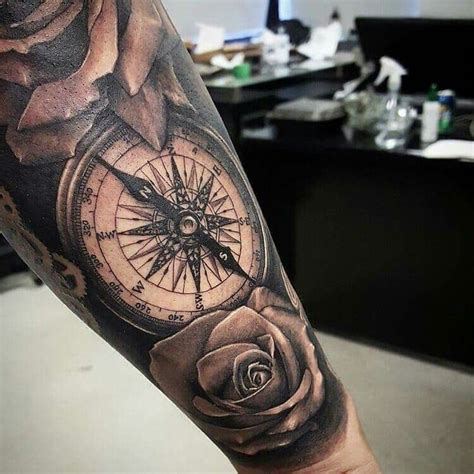 Zum beispiel sind tattoos in der stadt meist teurer als die ein tattoo am unterarm will gut überlegt sein. Tätowierungs-Arm-Rosen-Kompass | Kompass rose tattoo ...