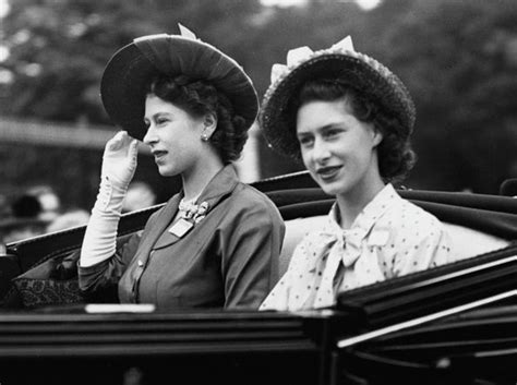 Retracez en photos la vie de la reine d'angleterre elizabeth ii, à l'occasion de ses 90 ans sur le royal blog de paris match. SUITE REPORTAGE LES 90 ANS DE LA REINE ELISABETH II D ...