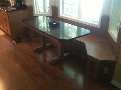 The window bench that if you're lucky enough to have bay windows, incorporate a curved banquette like the one in this texas ranch. Custom bay-window seat w/storage and custom-built dining ...