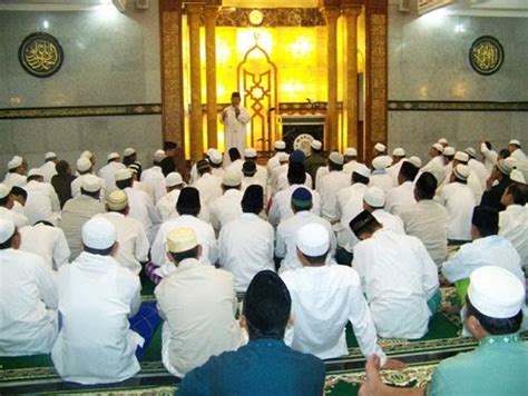 Manhaj Ahli Sunnah Wal Jamaah: Hukum mengajar agama kepada wanita dan
