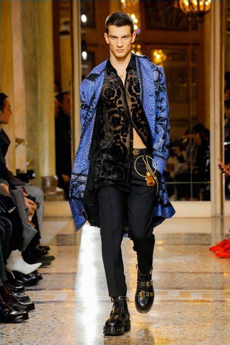 Versace Fall 2018 Mens Collection Runway Show