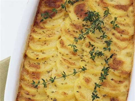Kartoffelgratin aus rohen Kartoffeln mit Thymian