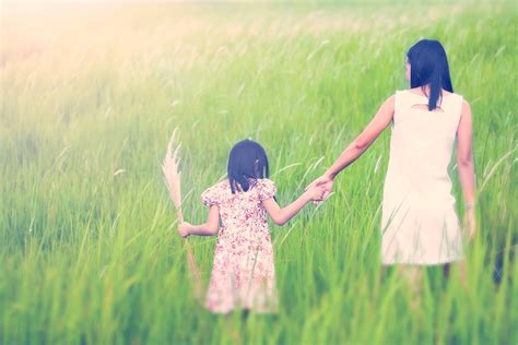 Tips To Help Mothers And Daughters Build A Strong Relationhips