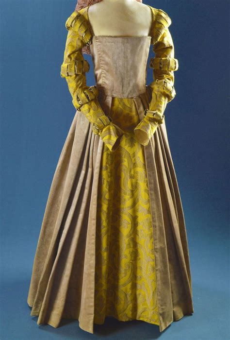 Pin By Alex On Costume Research Tudor Elizabethan Fashion Victorian Dress Elizabethan