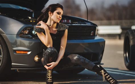 Papel De Parede Mulheres Modelo Carro Morena Veículo Mulheres Com Carros Moda Ford