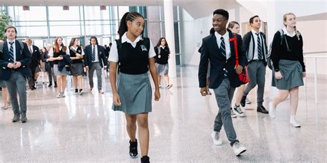The Hate U Give Review A Stellar Adaptation Of The Best Selling Ya Novel Vox