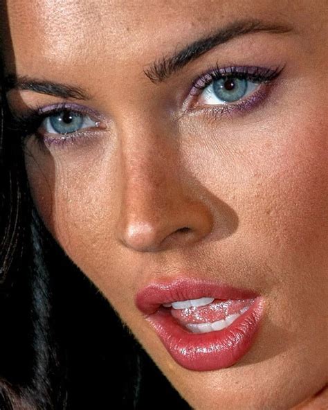 40 extreme closeups of celebrity faces that show that they re just as