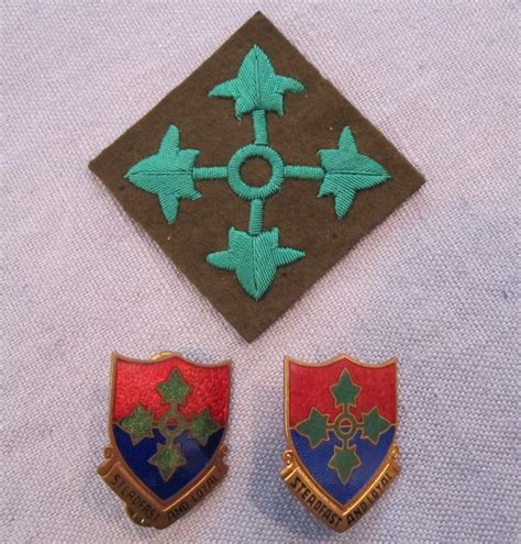 Ww2 4th Infy Div Patch Pair Of Dis J Mountain Antiques