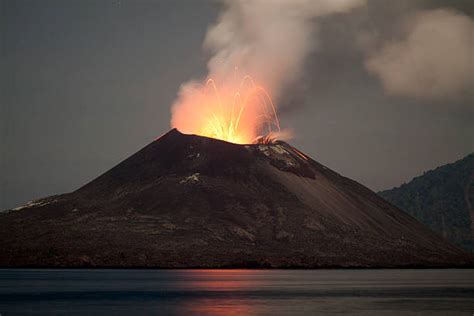Sejarah Meletusnya Gunung Krakatau 1883 Bumi Dalam Kegelapan