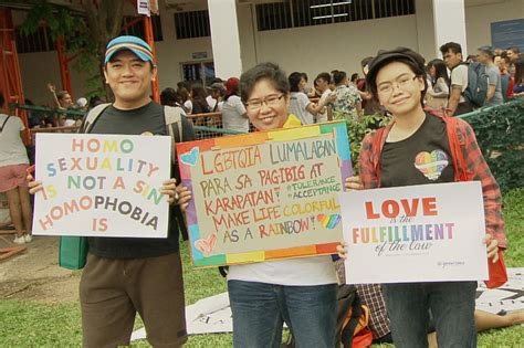 Mga Miyembro Taga Suporta Ng Lgbt Community Rumampa Sa 2018 Pride