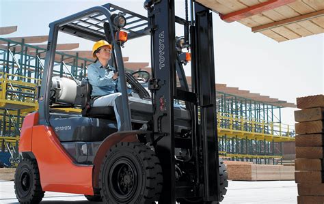 (5) adjust the load to the lowest safe position when traveling. 10 Things You Learn in Toyota Forklift Operator Safety ...