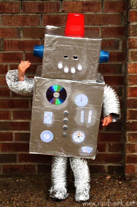 See more ideas about robot costumes, homemade robot, homemade costumes. KIDS: DIY Robot costume - Really Awesome Costumes