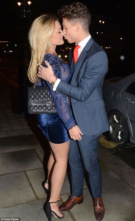Dailynews American Style Joey Essex Treats Girlfriend Sam Faiers To A Private Dinner Suite