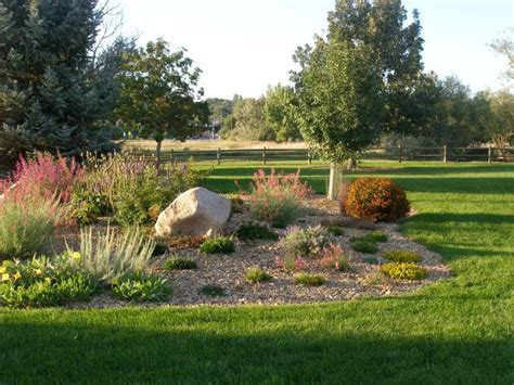 Crabapple Landscapexperts Berms And Raised Beds For Flowers