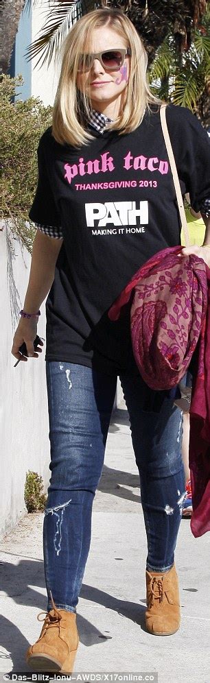 Kristen Bell Shows Off Slender Post Pregnancy Figure In Jeans As She