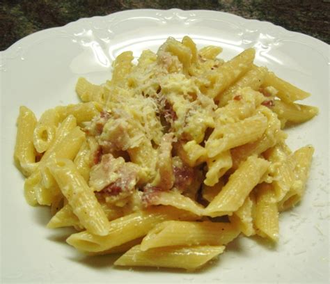 Pasta Carbonara A Quick And Easy Recipe With Eggs And Bacon Delishably