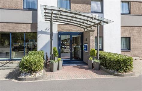 Self parking is offered for eur 12 per day. Holiday Inn Express COLOGNE - MUELHEIM in Köln - HOTEL DE