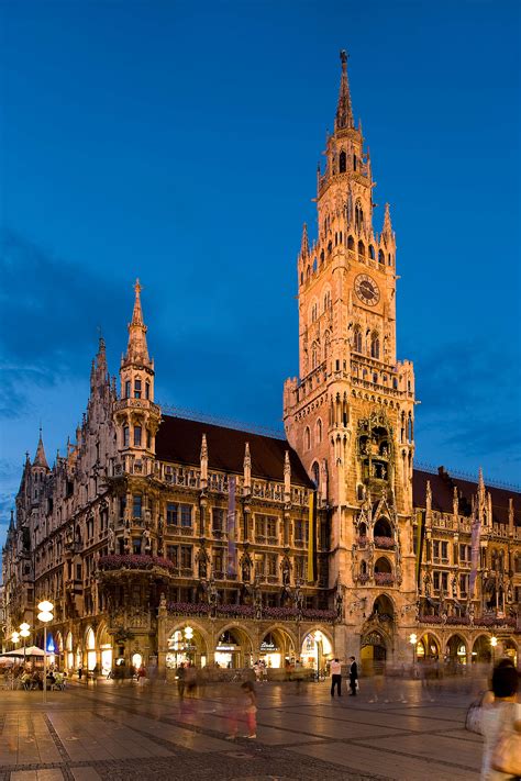 Neues Rathaus and Glockenspiel - Munich - Arrivalguides.com