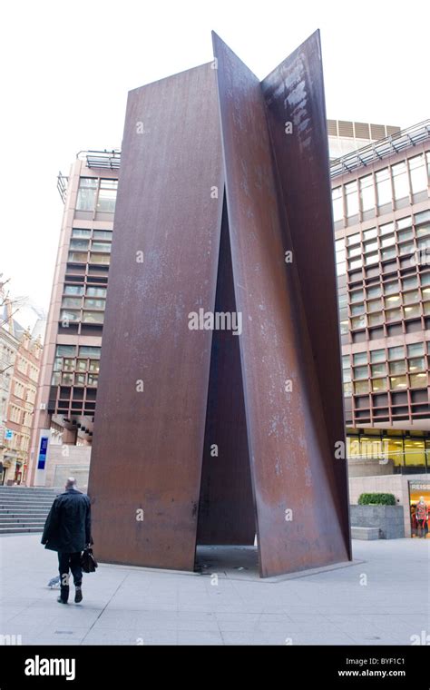 London Liverpool Street Station Exchange Square Sculpture Or
