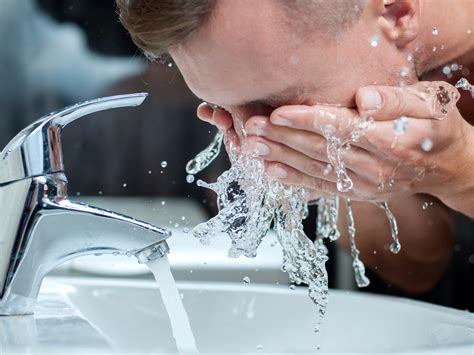 This Is How Men Should Wash Their Face Every Day Business Insider